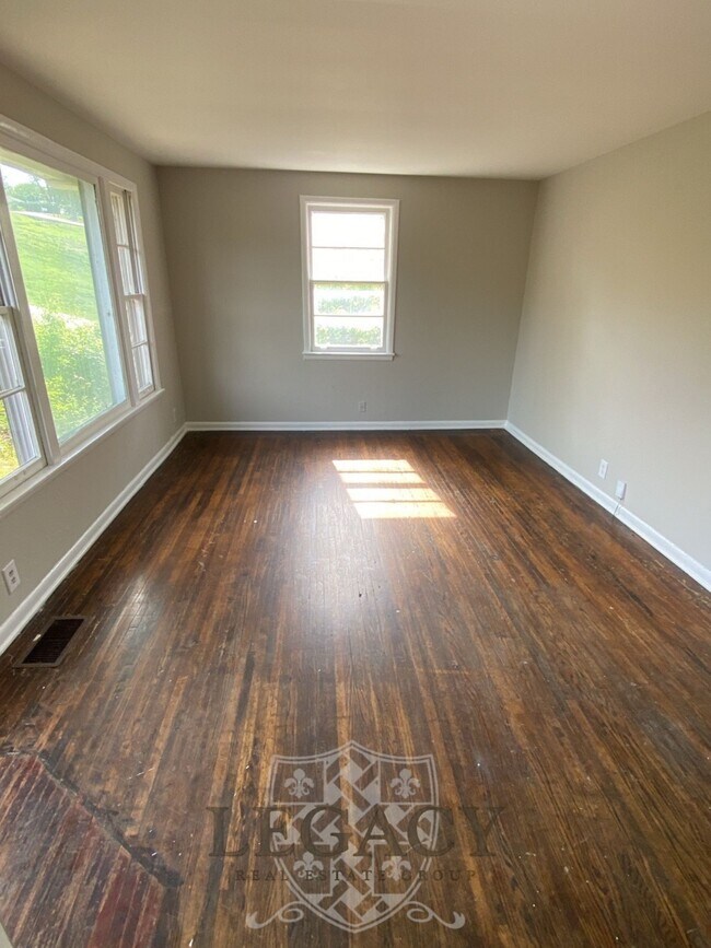 Foto del edificio - 2229 Maplecrest Dr