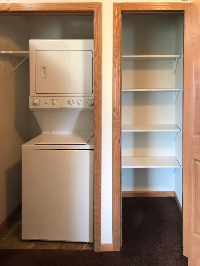 Foto del edificio - CLOSE TO FORT RILEY! WASHER AND DRYER INCL...