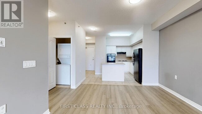 Building Photo - 810 Scollard Ct