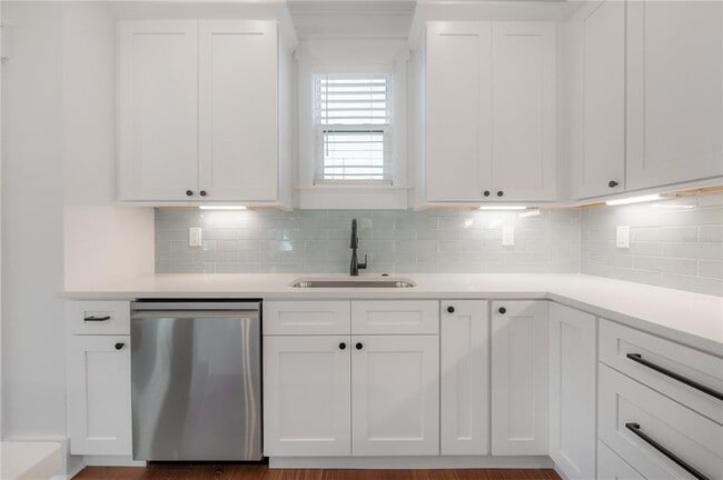 Building Photo - 807 E Ida St