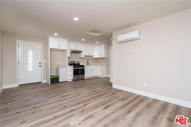 Building Photo - 1034 Mott St