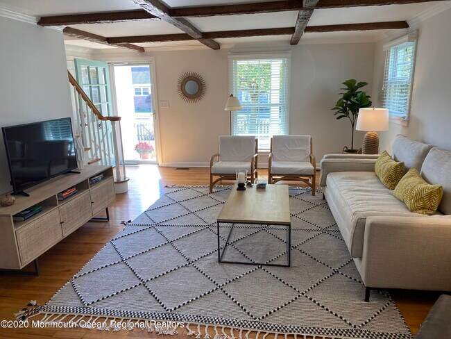 Building Photo - 242 Osborne Ave