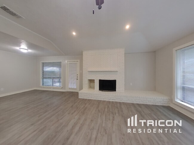 Foto del edificio - 120 WoodCrest Dr