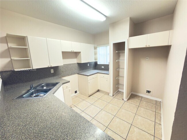 Foto del edificio - 646 SW 7th St