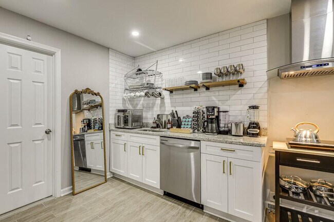 Foto del edificio - 6604 Oak St