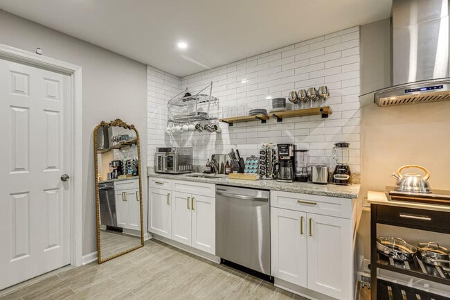 Foto del edificio - 6604 Oak St