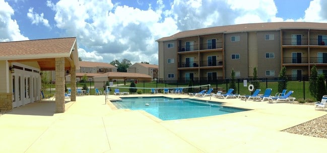 Building Photo - Scenic Woods Apartments
