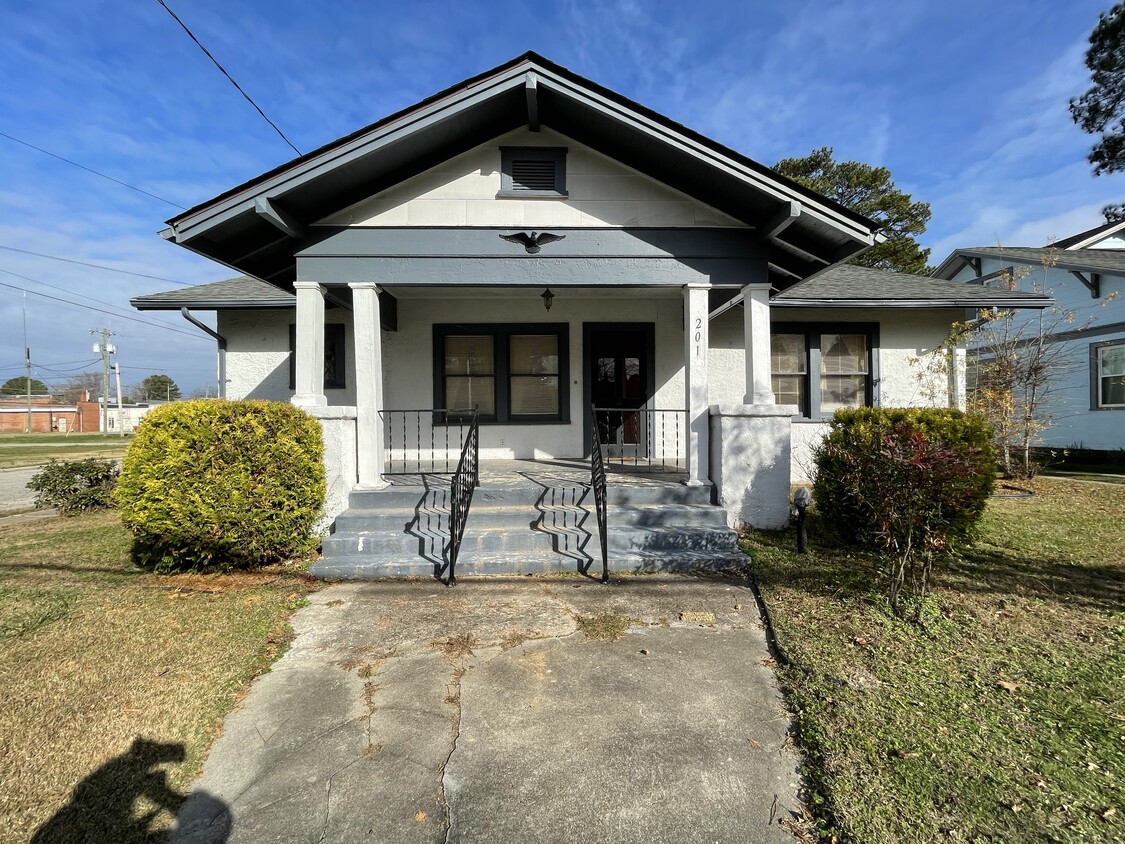 201 E Thompson Ave, Stantonsburg, NC 27883 House Rental in
