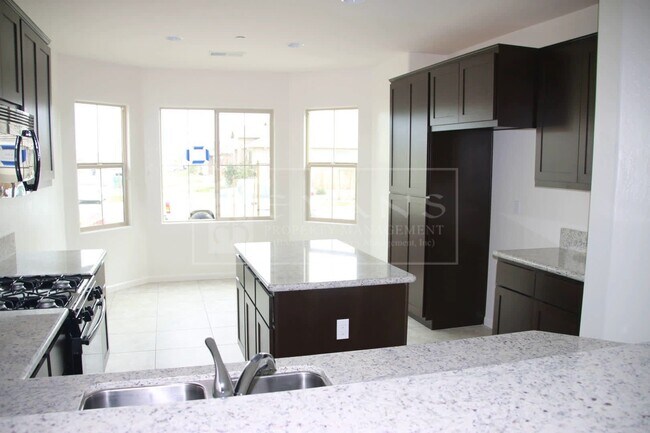 Foto del edificio - Beautiful Home for rent in Visalia, Ca