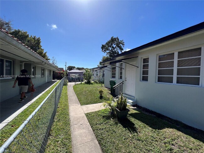 Foto del edificio - 2946 SW 1st St