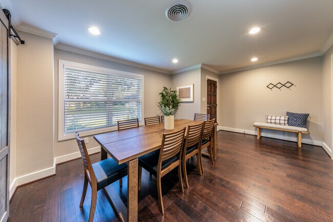 Building Photo - 4749 Benning Dr