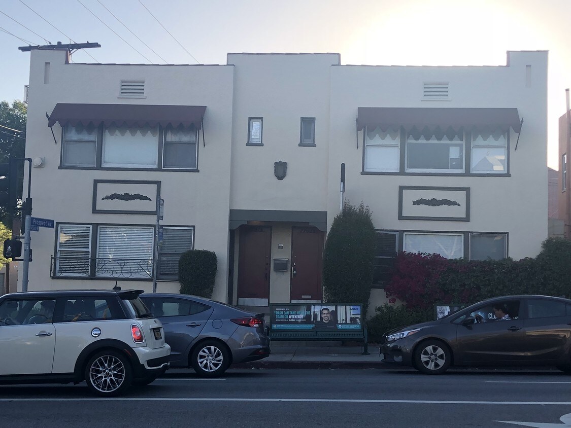 Primary Photo - 1703 Hillhurst Ave