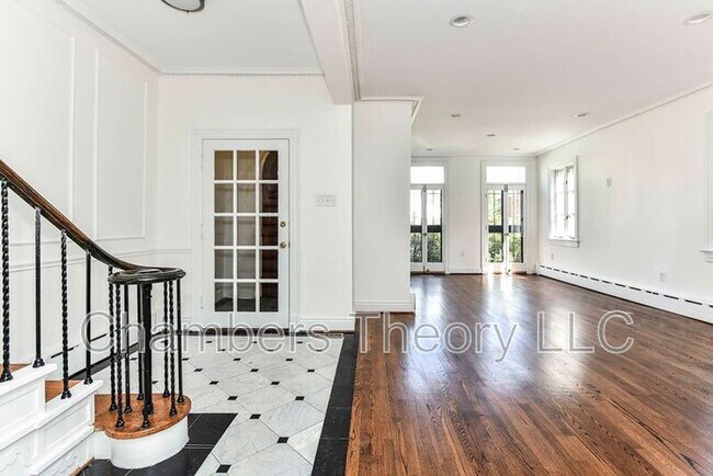 Foto del edificio - 3222 Klingle Rd NW