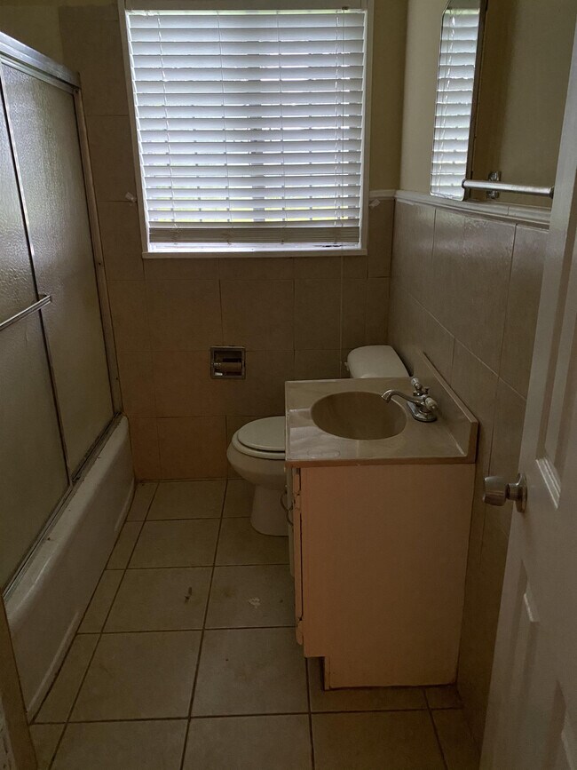 Building Photo - 5417 Mimosa Dr