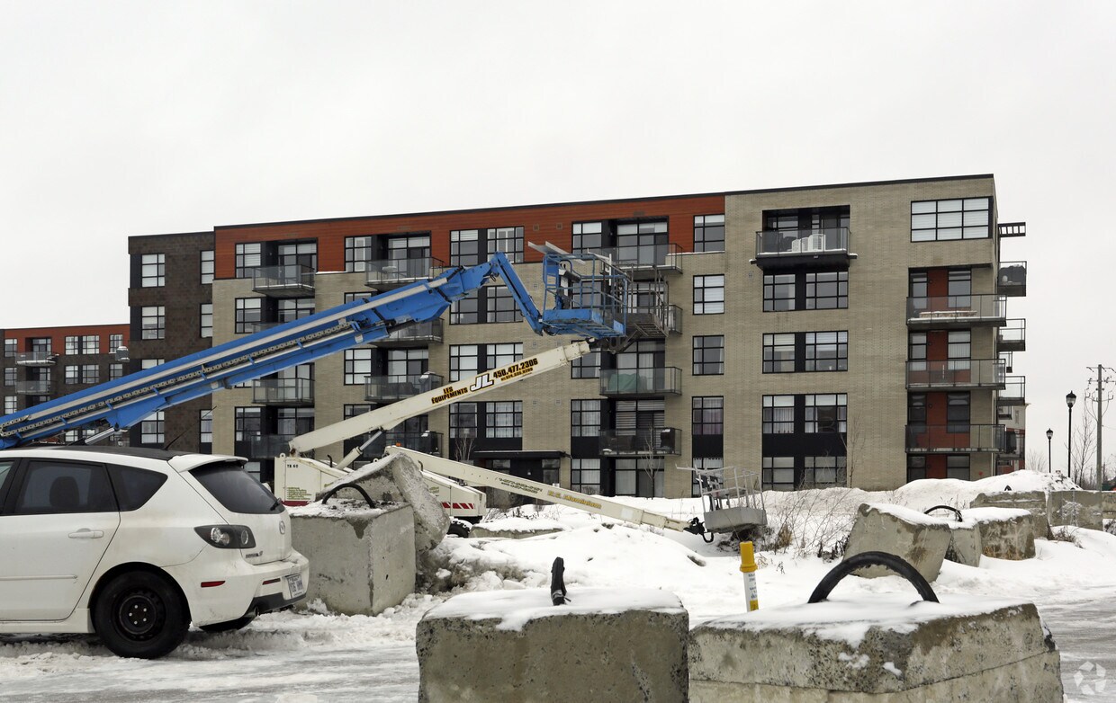 Building Photo - Onze de la Gare