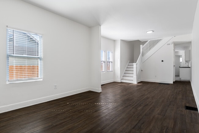 Building Photo - 408 E Beecher St