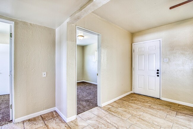 Foto del edificio - 1611 N Kansas St