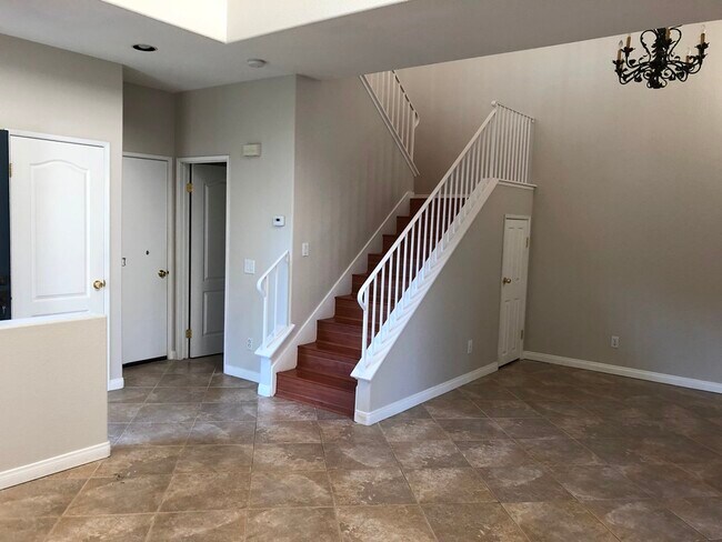 Building Photo - 9425 Questa Pointe