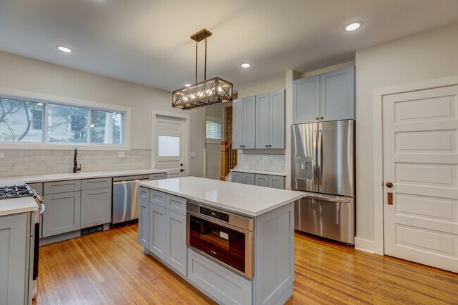 Building Photo - 5241 Lyman Ave