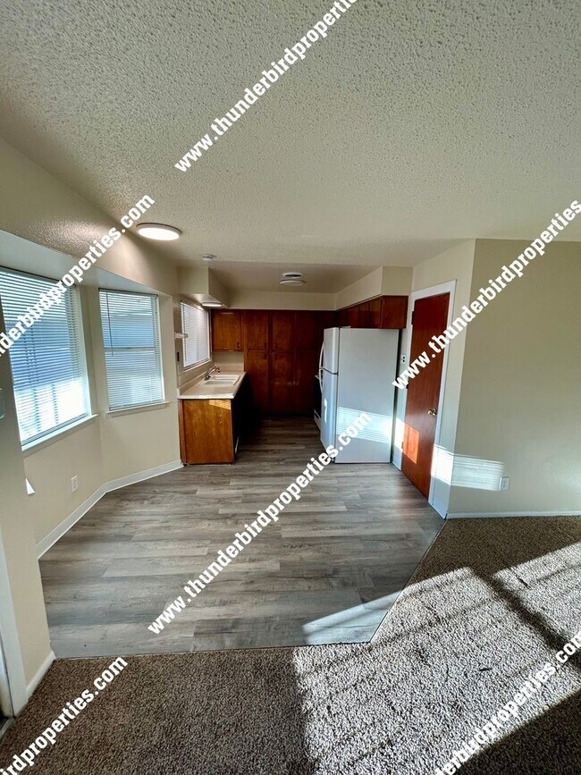 Foto del edificio - 4909 Overland St NE