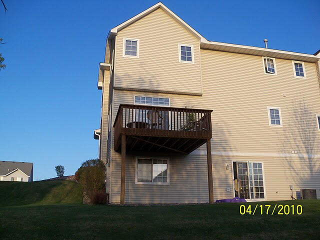 Foto del edificio - 8925 Olive Lane North