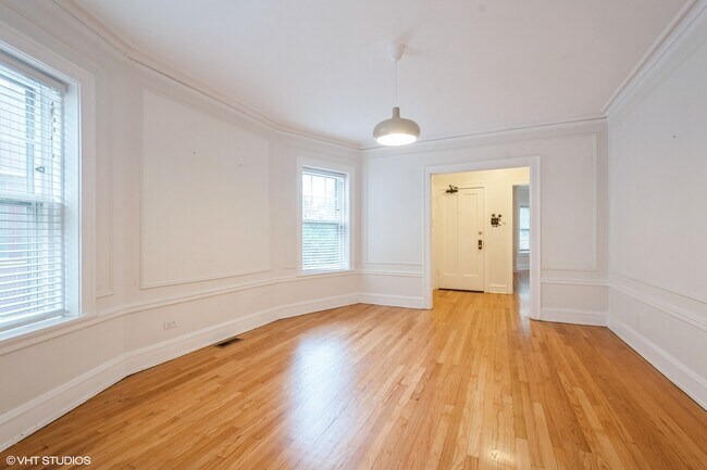 Foto del edificio - 557 Barton Ave