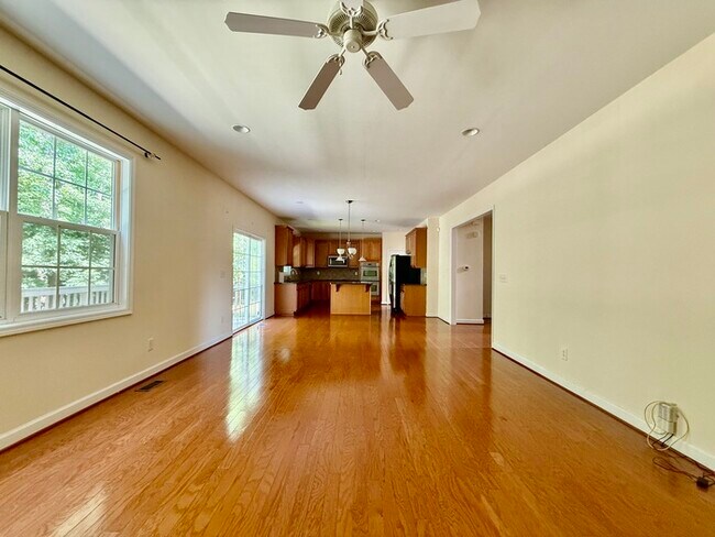 Foto del edificio - 410 Harkness Cir