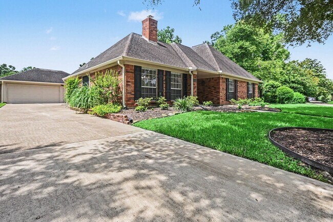 Building Photo - 15214 Park Estates Ln