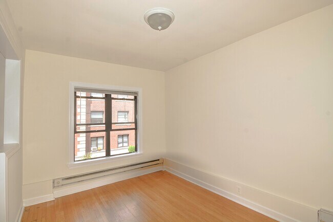 Foto del edificio - 815 W Waveland Ave