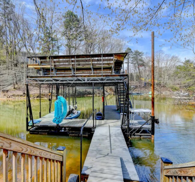 Foto del edificio - 2817 Evergreen Pl