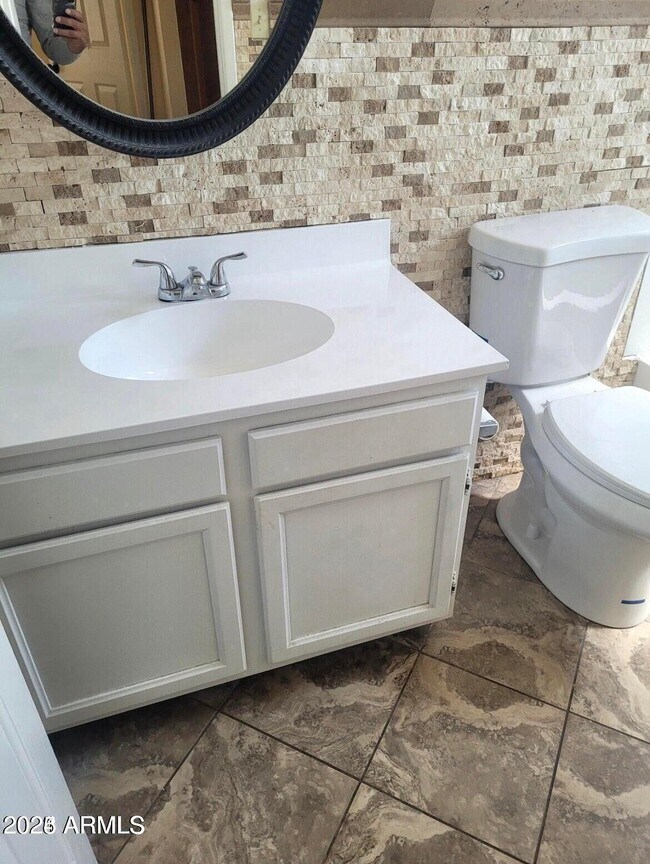 Foto del edificio - 16225 N 30th St