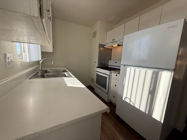 Foto del edificio - Downstairs One Bedroom Apartment - $150 Gift Card for Move In before Valentine's Day