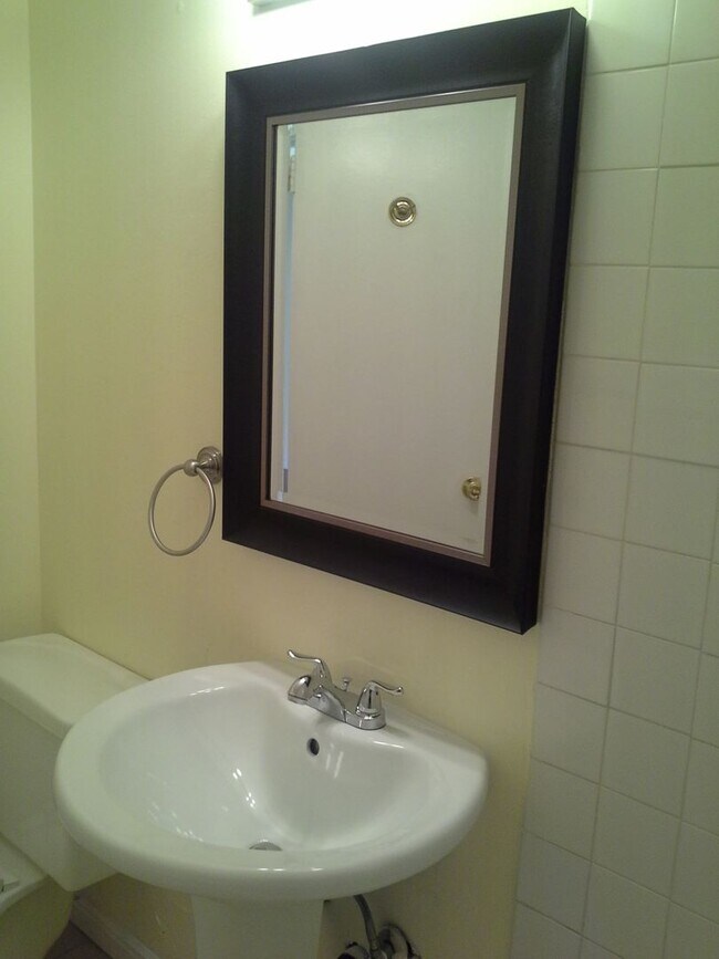 Foto del edificio - Affordable Downtown Apartment