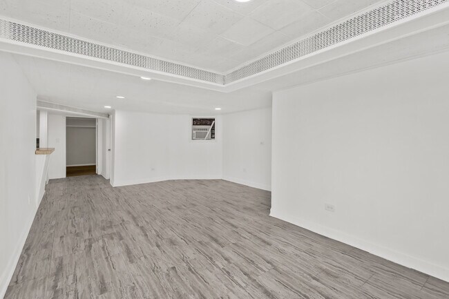 Foto del edificio - 6246 N Oakley Ave
