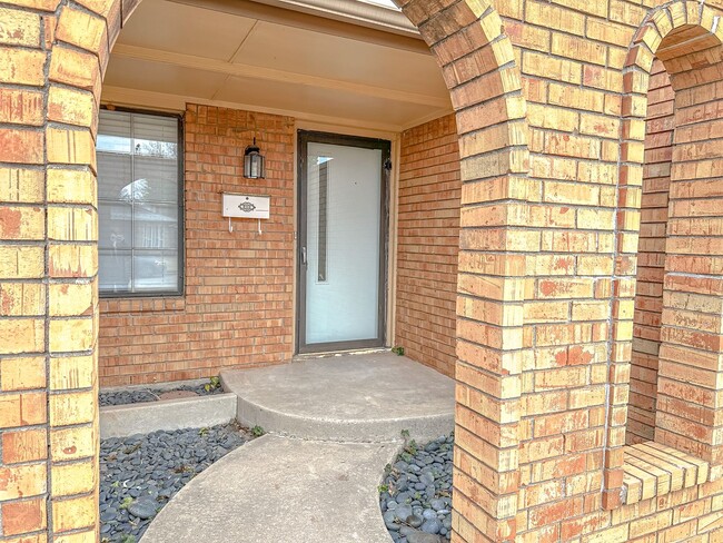 Building Photo - 3 Bed - 2 Bath in Warr Acres!