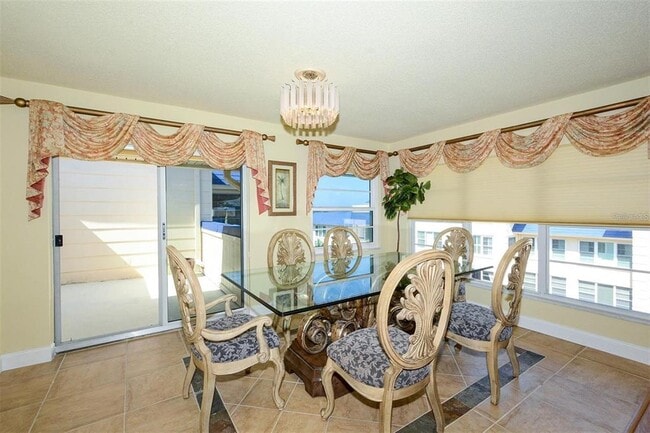 Building Photo - 3804 Gulf of Mexico Dr