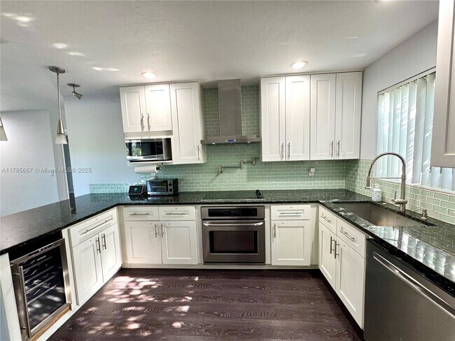 Photo - 1280 NE 38th St House