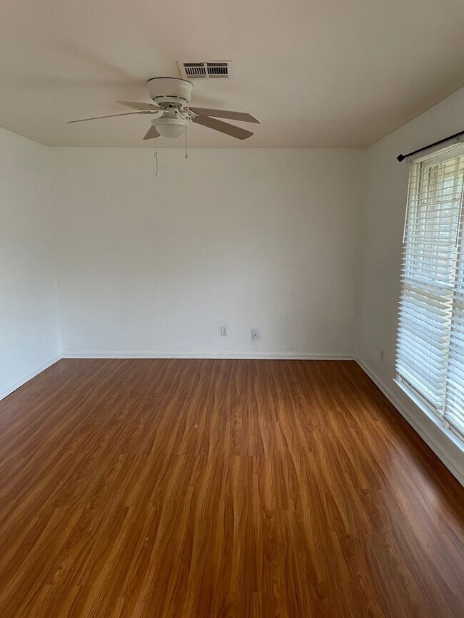 Foto del edificio - 3 Bed, 2 Bath Home in Prattville!