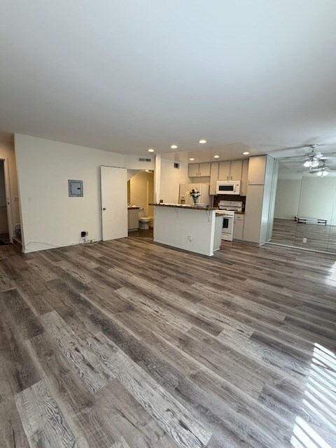 Foto del edificio - 4322 Matilija Ave