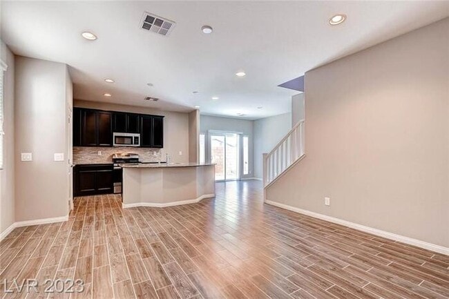 Building Photo - Beautiful 3 Bedroom Home For Rent