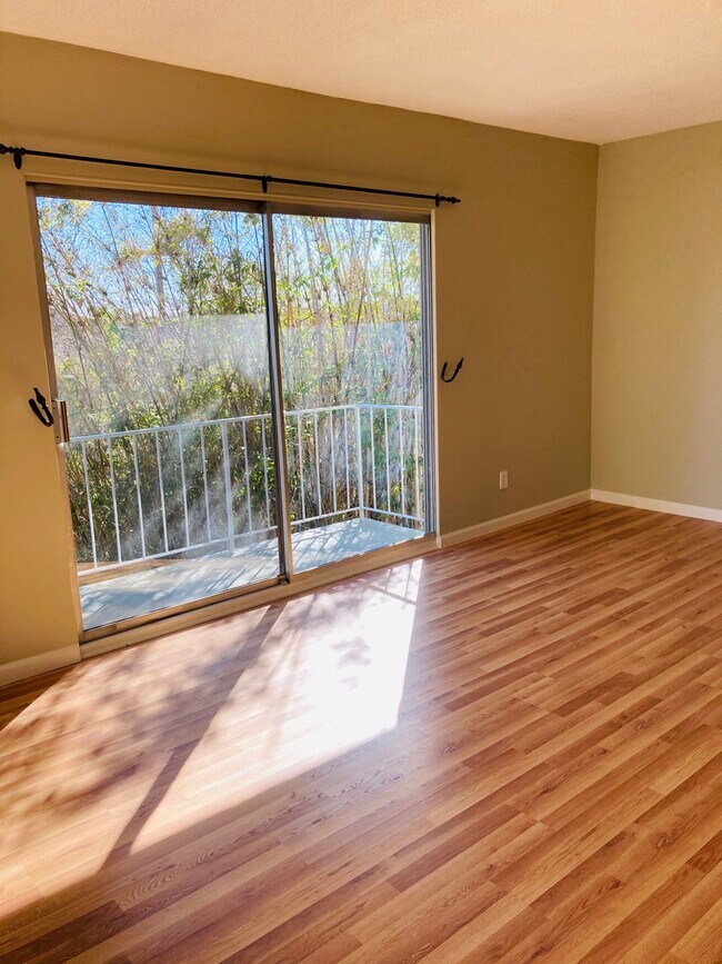 Living room - 1646 Franklin St