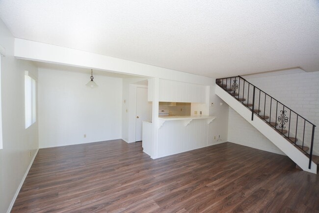 Foto del edificio - 1202 Portola Rd