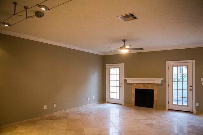 Foto del edificio - 6000 Reims Rd