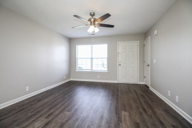 Foto del edificio - 404 Glenmore Ct