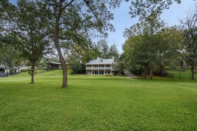 Foto del edificio - 10810 River Terrace Cir