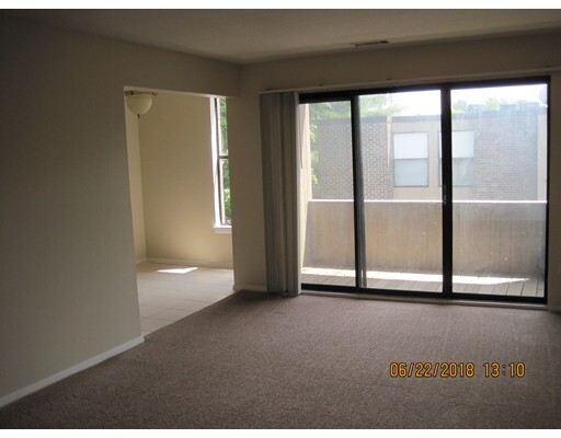 Building Photo - 32 Shrewsbury Green Dr