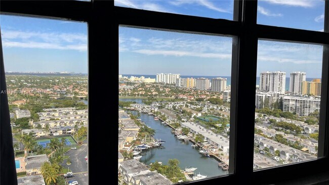 Foto del edificio - 2500 Parkview Dr