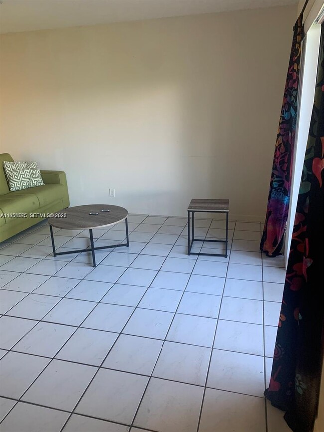 Building Photo - 10009 Winding Lake Rd