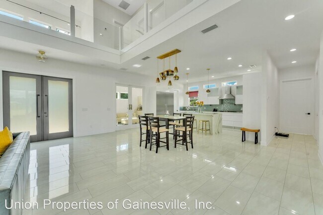 Building Photo - 5 br, 5 bath House - 10468 SW 32nd Ave