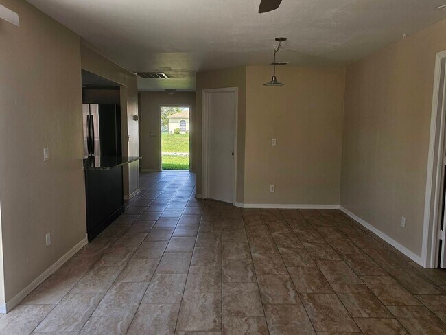 Foto del edificio - 3/2/2 Single Family Home with Fenced in Yard!